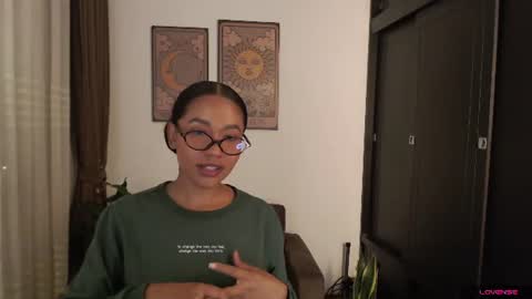 Snapshot of elenna_snow chatting on June 12, 11:57 pm Elenna online show from June 12, 11:57 pm