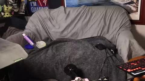 Snapshot of elephantrunkman chatting on December 23, 4:43 am elephantrunkman online show from December 23, 4:43 am