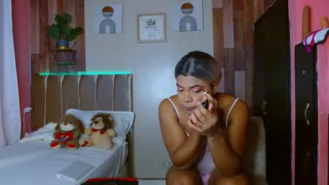 eletrabrowns online show from October 14, 12:50 pm