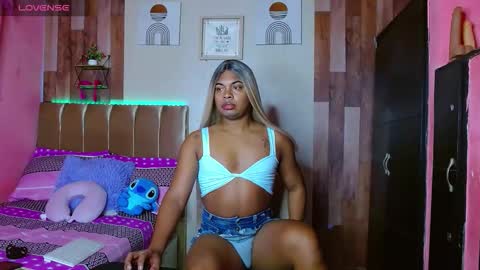 Snapshot of eletrabrowns chatting on February 16, 9:49 am eletrabrowns online show from February 16, 9:49 am