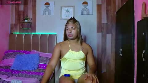 Snapshot of eletrabrowns chatting on February 20, 2:39 pm eletrabrowns online show from February 20, 2:39 pm