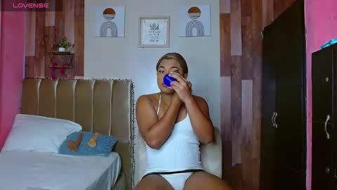 Snapshot of eletrabrowns chatting on February 28, 11:50 pm eletrabrowns online show from February 28, 11:50 pm