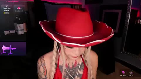 Snapshot of elettra_roux chatting on July 4, 2:07 am ELETTRA online show from July 4, 2:07 am