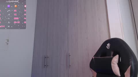 Millie bobby online show from December 28, 11:52 am