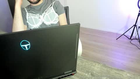 elf_cats online show from December 16, 1:38 pm