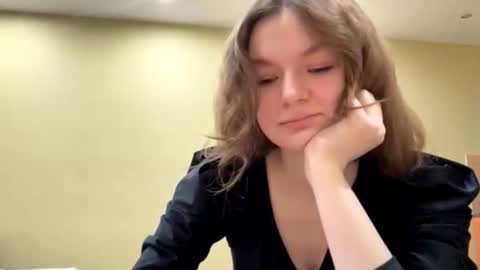 Snapshot of elfredabalderama chatting on March 2, 6:15 pm Mila online show from March 2, 6:15 pm