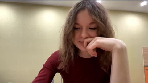 Snapshot of elfredabalderama chatting on March 5, 5:31 pm Mila online show from March 5, 5:31 pm