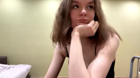 Snapshot of elfredabalderama chatting on March 7, 5:32 pm Mila online show from March 7, 5:32 pm