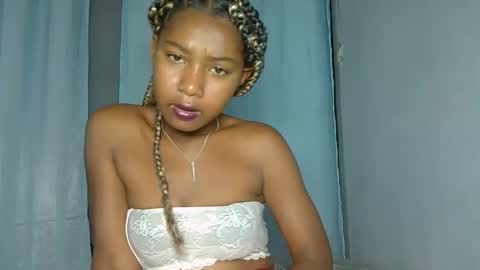 Snapshot of elia011 chatting on January 18, 12:36 pm elia011 online show from January 18, 12:36 pm