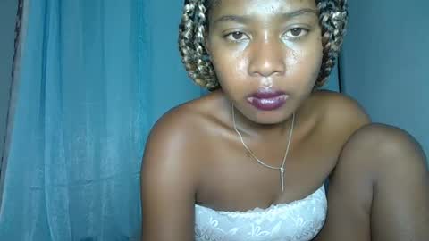 Snapshot of elia011 chatting on January 18, 6:43 pm elia011 online show from January 18, 6:43 pm