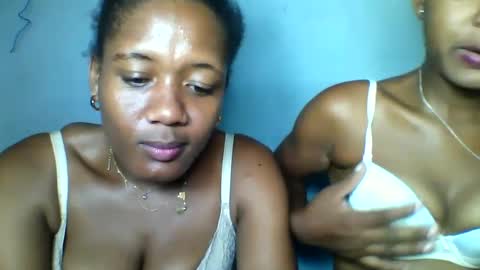 Snapshot of elia011 chatting on January 24, 8:11 pm elia011 online show from January 24, 8:11 pm