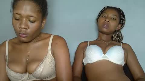 Snapshot of elia011 chatting on January 25, 8:31 am elia011 online show from January 25, 8:31 am