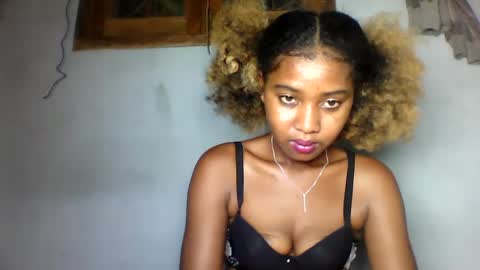 Snapshot of elia011 chatting on January 26, 5:44 pm elia011 online show from January 26, 5:44 pm