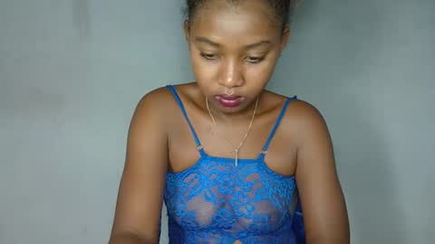 Snapshot of elia011 chatting on February 4, 10:13 pm elia011 online show from February 4, 10:13 pm