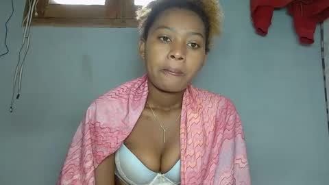 Snapshot of elia011 chatting on February 5, 6:46 am elia011 online show from February 5, 6:46 am