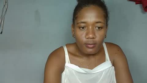 Snapshot of elia011 chatting on February 5, 1:54 pm elia011 online show from February 5, 1:54 pm