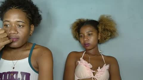 Snapshot of elia011 chatting on February 8, 12:06 am elia011 online show from February 8, 12:06 am