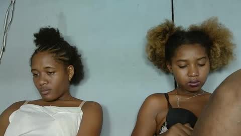 Snapshot of elia011 chatting on February 8, 10:19 pm elia011 online show from February 8, 10:19 pm