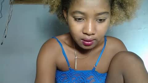 Snapshot of elia011 chatting on February 9, 4:50 pm elia011 online show from February 9, 4:50 pm