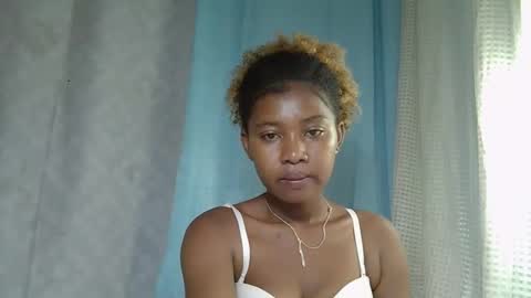 Snapshot of elia011 chatting on February 22, 2:08 pm elia011 online show from February 22, 2:08 pm