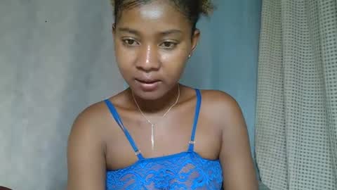 Snapshot of elia011 chatting on February 23, 1:53 pm elia011 online show from February 23, 1:53 pm