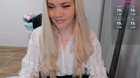 Ella online show from December 3, 9:33 am