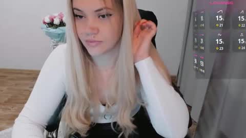 Ella online show from December 10, 8:08 am