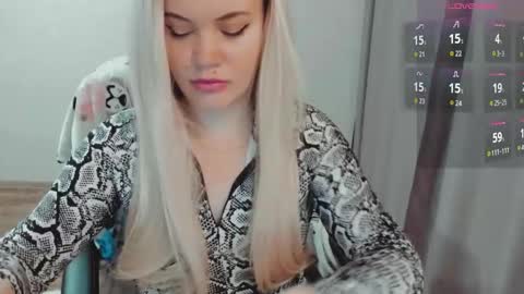 Ella online show from November 19, 7:41 am