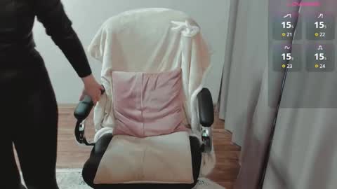 Snapshot of elia_ chatting on February 18, 6:42 am Ella online show from February 18, 6:42 am