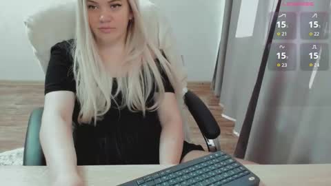 Snapshot of elia_ chatting on February 21, 7:09 am Ella online show from February 21, 7:09 am