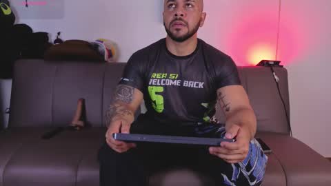 Snapshot of elian1641 chatting on February 22, 7:01 pm elian online show from February 22, 7:01 pm