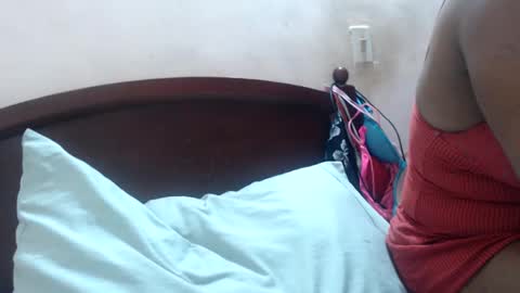 Snapshot of elianis598477 chatting on November 16, 10:32 am elianis598477 online show from November 16, 10:32 am