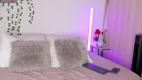 Snapshot of elicortes_ chatting on December 20, 12:29 am Eli online show from December 20, 12:29 am