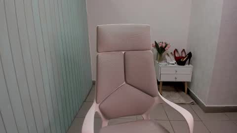 Snapshot of elieiza_xo chatting on September 19, 4:14 am elieiza_xo online show from September 19, 4:14 am