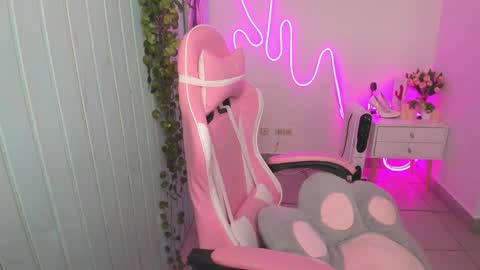 Snapshot of elieiza_xo chatting on November 26, 9:21 am elieiza_xo online show from November 26, 9:21 am