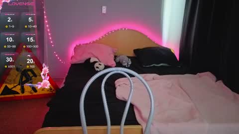 Snapshot of elieiza_xo chatting on June 18, 10:09 am elieiza_xo online show from June 18, 10:09 am