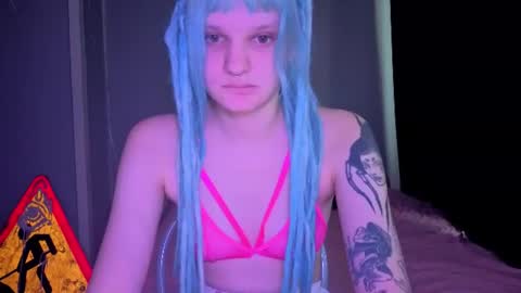 Snapshot of elieiza_xo chatting on July 9, 9:13 am elieiza_xo online show from July 9, 9:13 am