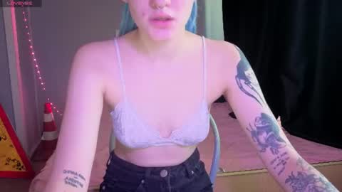 Snapshot of elieiza_xo chatting on July 10, 9:12 am elieiza_xo online show from July 10, 9:12 am