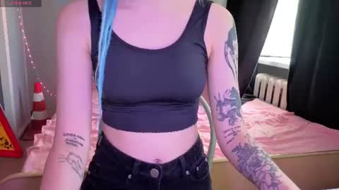 Snapshot of elieiza_xo chatting on July 11, 9:01 am elieiza_xo online show from July 11, 9:01 am
