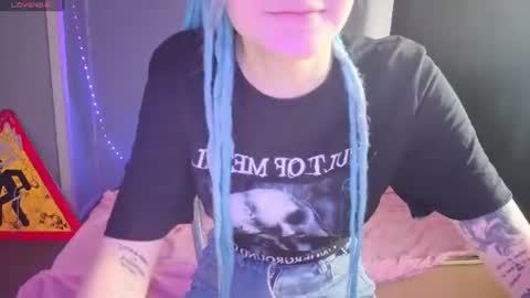 Snapshot of elieiza_xo chatting on July 17, 9:05 am elieiza_xo online show from July 17, 9:05 am