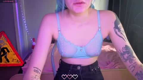 Snapshot of elieiza_xo chatting on July 21, 9:11 am elieiza_xo online show from July 21, 9:11 am