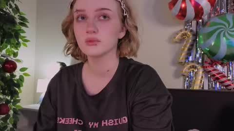 Ellie online show from December 17, 5:24 am