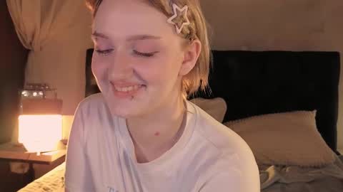 Snapshot of eliejay chatting on February 13, 5:25 am Ellie online show from February 13, 5:25 am