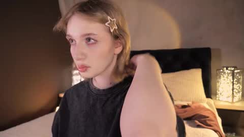 Snapshot of eliejay chatting on February 19, 5:14 am Ellie online show from February 19, 5:14 am