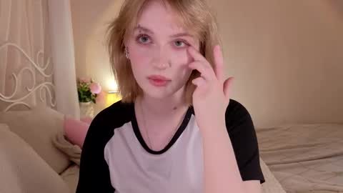 Snapshot of eliejay chatting on February 22, 5:30 am Ellie online show from February 22, 5:30 am