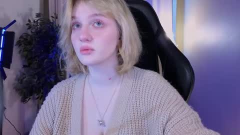 Snapshot of eliejay chatting on March 7, 5:15 am Ellie online show from March 7, 5:15 am