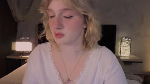 Snapshot of eliejay chatting on March 19, 5:44 am Ellie online show from March 19, 5:44 am