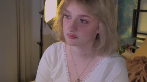 Snapshot of eliejay chatting on March 20, 5:23 am Ellie online show from March 20, 5:23 am