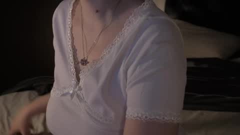 Snapshot of eliejay chatting on March 27, 5:35 am Ellie online show from March 27, 5:35 am