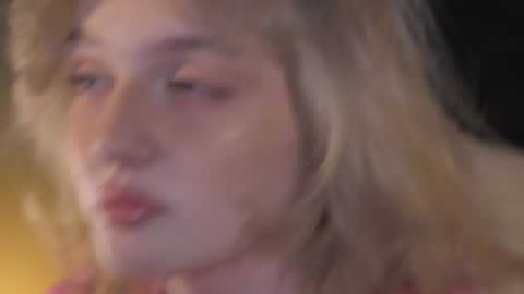 Snapshot of eliejay chatting on April 1, 5:19 am Ellie online show from April 1, 5:19 am